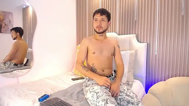 Steven Skiing online show from 8, 8, 2026