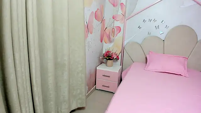 Millieskinny18 online show from 19, 6, 2026