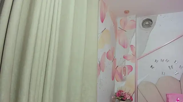 Millieskinny18 online show from 17, 6, 2026