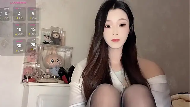 Snapshot of 9Zoe- chatting on 13, 6, 2026 9Zoe- online show from 13, 6, 2026