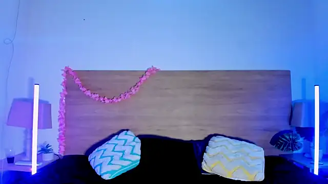 LaraRous online show from 22, 6, 2026