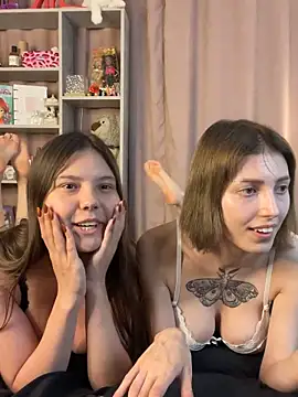 Snapshot of Bratz_Girls chatting on 12, 6, 2026 Bratz Girls online show from 12, 6, 2026