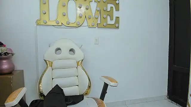 Snapshot of valerie__skinny chatting on 19, 6, 2026 valerie skinny online show from 19, 6, 2026