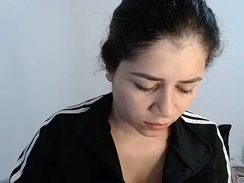 Luna zoe online show from 8, 7, 2026