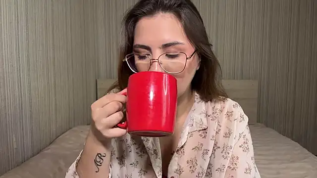 Mina Aston online show from 8, 7, 2026