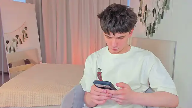 Ethan Crowe online show from 28, 7, 2026