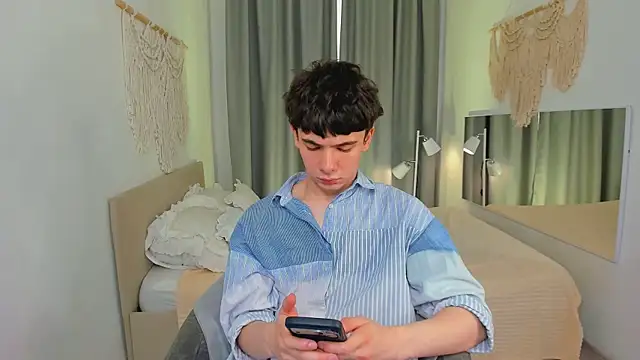 Ethan Crowe online show from 31, 7, 2026