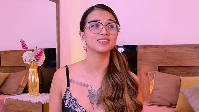 CassieMills online show from 28, 7, 2026