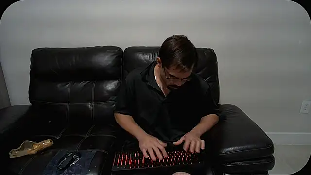 Snapshot of tiko823 chatting on 3, 8, 2026 tiko823 online show from 3, 8, 2026