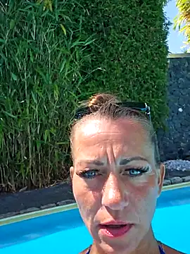 housewifebella online show from 24, 6, 2026