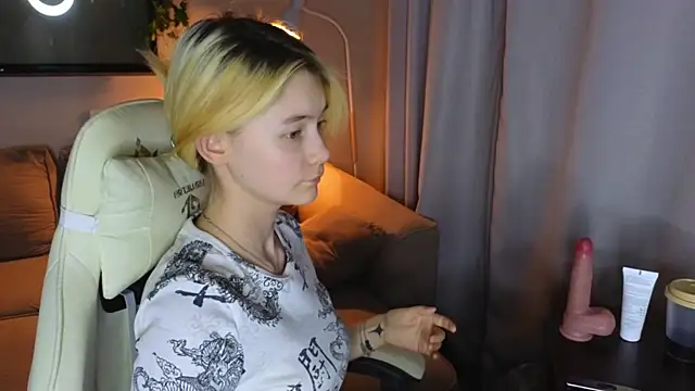Emily Miu online show from 25, 7, 2026