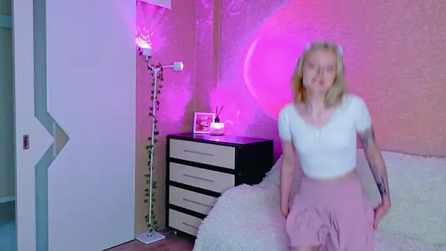 Snapshot of SweeetMia chatting on 9, 8, 2026 SweeetMia online show from 9, 8, 2026