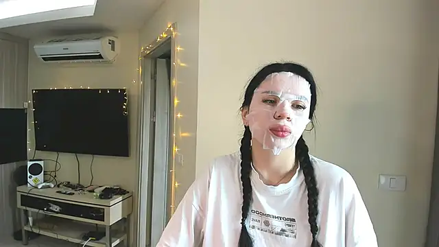 Evelyne xxo online show from 5, 7, 2026