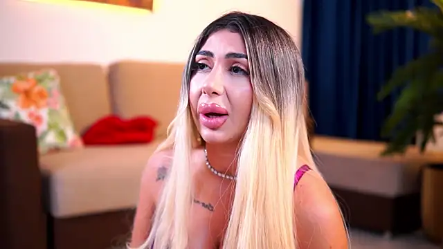 Snapshot of LucyyRosse chatting on 2, 8, 2026 LucyyRosse online show from 2, 8, 2026