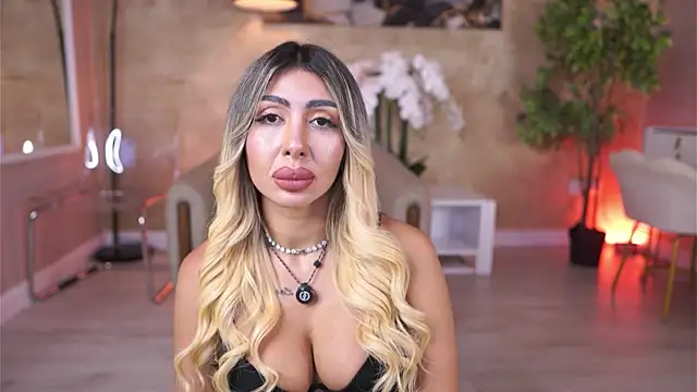 Snapshot of LucyyRosse chatting on 4, 7, 2026 LucyyRosse online show from 4, 7, 2026