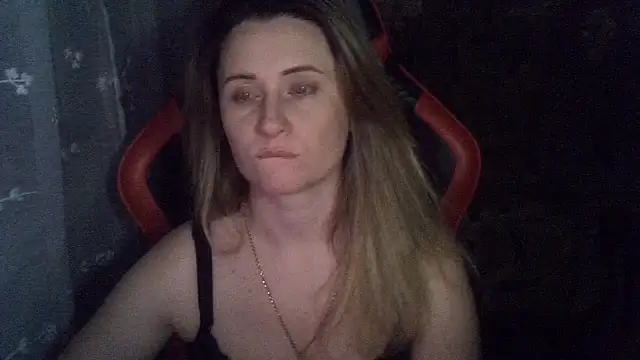 KiraKisskiss online show from 15, 6, 2026