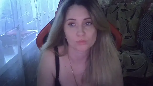 KiraKisskiss online show from 16, 6, 2026