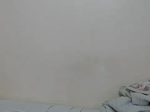 Snapshot of lewinne chatting on 7, 7, 2026 lewinne online show from 7, 7, 2026