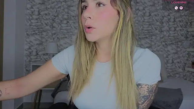 Snapshot of Isabella_Bliss chatting on 28, 6, 2026 Isabella Bliss online show from 28, 6, 2026