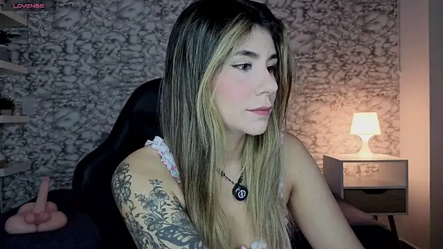 Snapshot of Isabella_Bliss chatting on 5, 8, 2026 Isabella Bliss online show from 5, 8, 2026