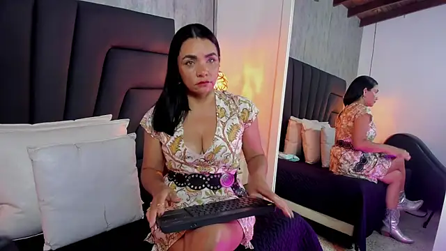 Snapshot of Longina_ chatting on 28, 7, 2026 Longina online show from 28, 7, 2026