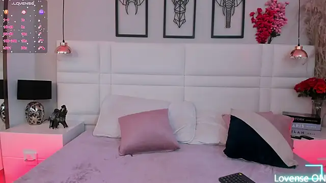 Snapshot of Chloe__fox_ chatting on 25, 7, 2026 Chloe fox online show from 25, 7, 2026