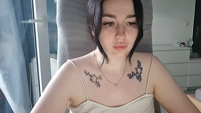 Baby girl 2028 online show from 2, 7, 2026
