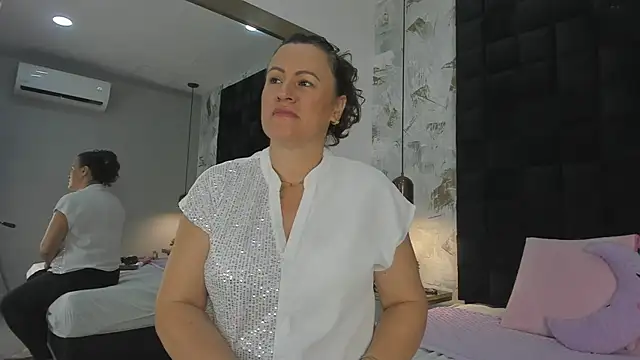 CharlotteG  online show from 4, 7, 2026