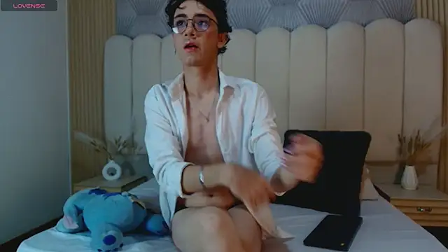 Snapshot of Leo_Williamss chatting on 24, 6, 2026 Leo Williamss online show from 24, 6, 2026