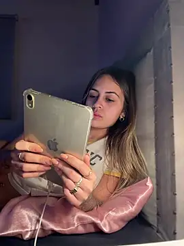 Snapshot of selina-sky chatting on 23, 7, 2026 selina-sky online show from 23, 7, 2026