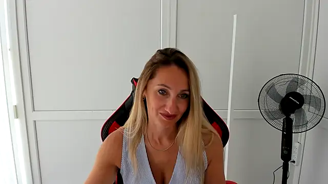 LilyDreamm online show from 23, 6, 2026