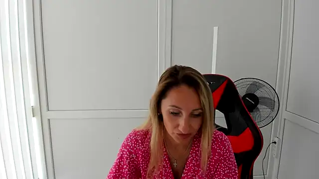 LilyDreamm online show from 22, 6, 2026