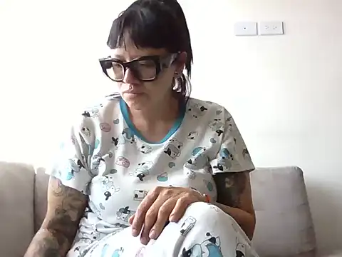 Black scarlett-25 online show from 8, 8, 2026