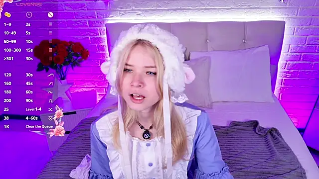 ChloeWells online show from 8, 8, 2026