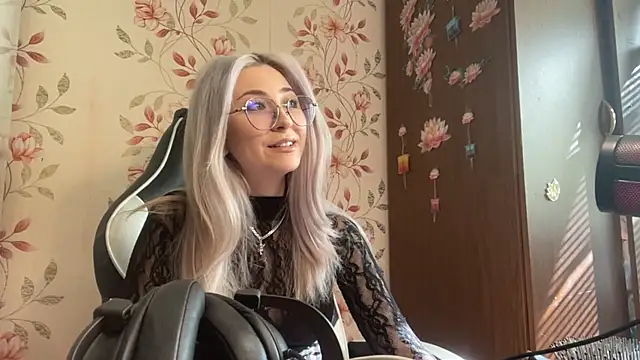 WhitePowerGirl online show from 19, 6, 2026