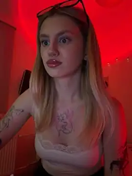 Snapshot of blondiedoll chatting on 22, 6, 2026 blondiedoll online show from 22, 6, 2026