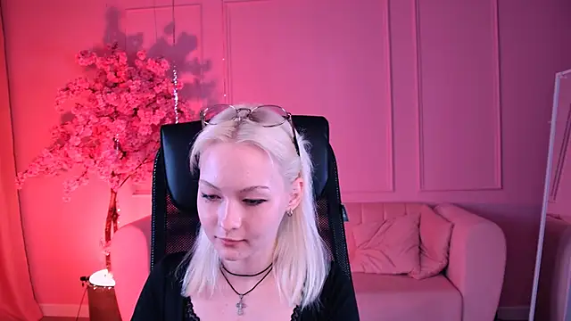 OliviaVale online show from 20, 6, 2026