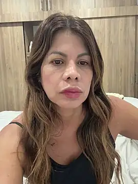 Snapshot of Valen_Milf4u chatting on 3, 8, 2026 Valen Milf4u online show from 3, 8, 2026