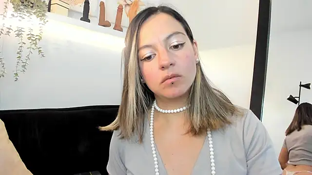 Ariana blonde online show from 6, 7, 2026