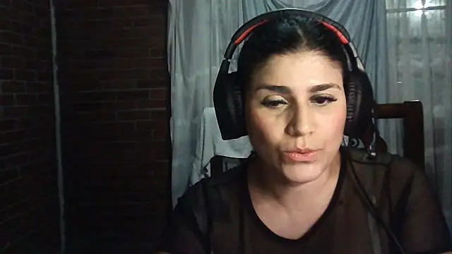 Snapshot of CarolinaMoretti chatting on 14, 7, 2026 CarolinaMoretti online show from 14, 7, 2026