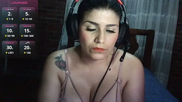 Snapshot of CarolinaMoretti chatting on 16, 7, 2026 CarolinaMoretti online show from 16, 7, 2026