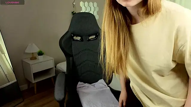 Snapshot of LiliTiny chatting on 8, 7, 2026 LiliTiny online show from 8, 7, 2026
