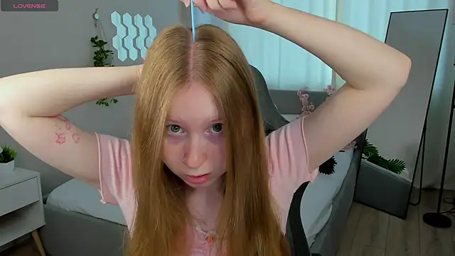 Snapshot of LiliTiny chatting on 24, 7, 2026 LiliTiny online show from 24, 7, 2026
