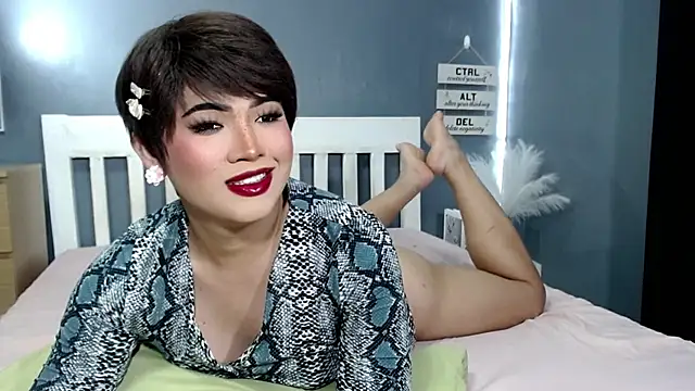 STUCK on YOU  online show from 17, 11, 2025