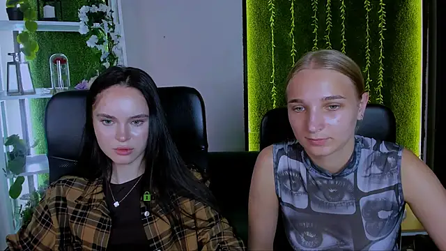 Snapshot of vanesa_lux chatting on 7, 7, 2026 vanesa lux online show from 7, 7, 2026