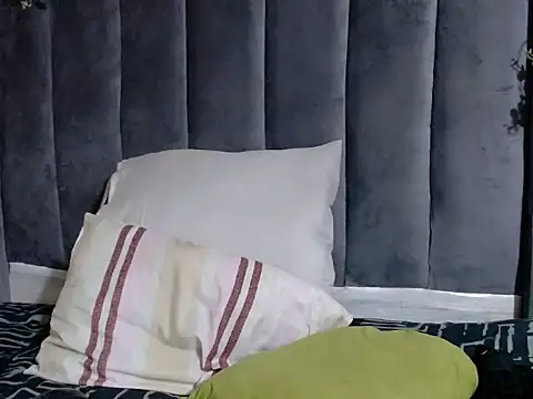 creamyslender23 online show from 22, 6, 2026