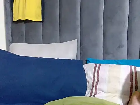 creamyslender23 online show from 27, 6, 2026