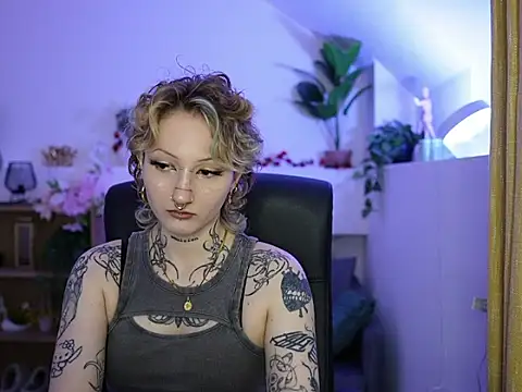 tattooedblondee18 online show from 22, 6, 2026