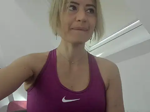 Snapshot of Ssoniaaa chatting on 8, 3, 2025 Ssoniaaa online show from 8, 3, 2025