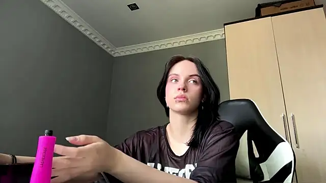 Snapshot of martinienjoyer chatting on 5, 7, 2026 martinienjoyer online show from 5, 7, 2026